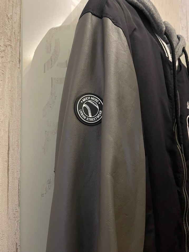 Amerikadan Alınma Siyah Gri Kapüşonlu Spor KOLEJ Mont - Görsel 4