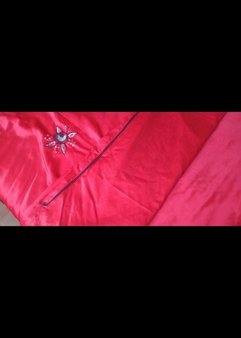 Nakışlı Parlak Kırmızı Yatak Örtüsü - Görsel 6