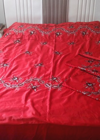 Nakışlı Parlak Kırmızı Yatak Örtüsü - Görsel 5