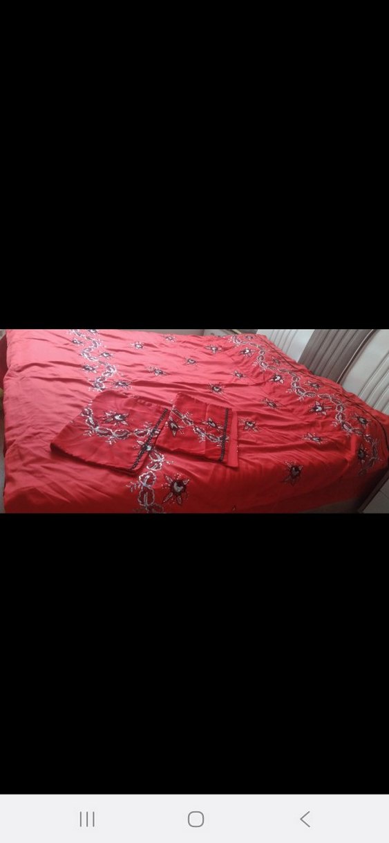Nakışlı Parlak Kırmızı Yatak Örtüsü - Görsel 2