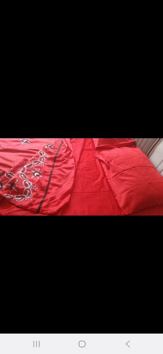 Nakışlı Parlak Kırmızı Yatak Örtüsü - Görsel 4