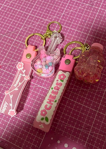 Pembe Zincir Detaylı Cam Anahtarlık Seti