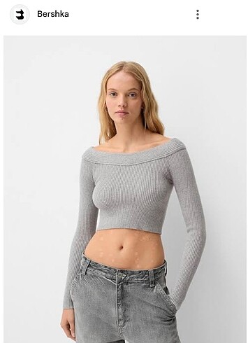 BERSHKA V YAKA CROP KAZAK