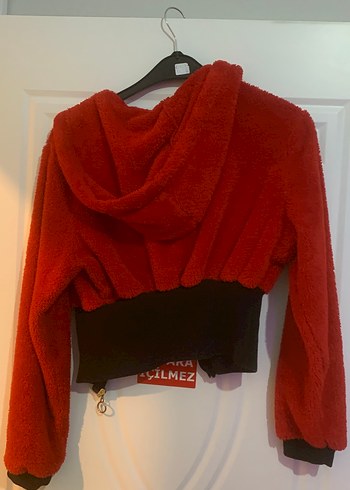 Kürklü Kırmızı Kapüşonlu Kadın Ceket (crop tarzıdır) - Görsel 3