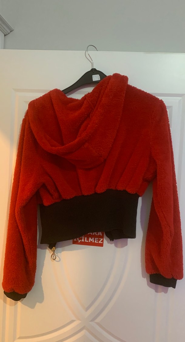 Kürklü Kırmızı Kapüşonlu Kadın Ceket (crop tarzıdır) - Görsel 3