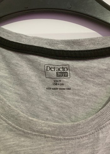 Gri Erkek Çocuk Kolsuz Baskılı Tişört renkli pullu - Görsel 4