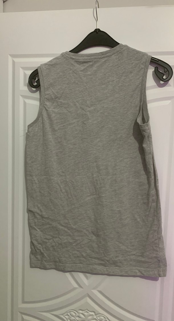 Gri Erkek Çocuk Kolsuz Baskılı Tişört renkli pullu - Görsel 5