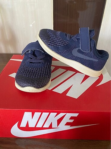22 Beden Nike spor ayakkabı