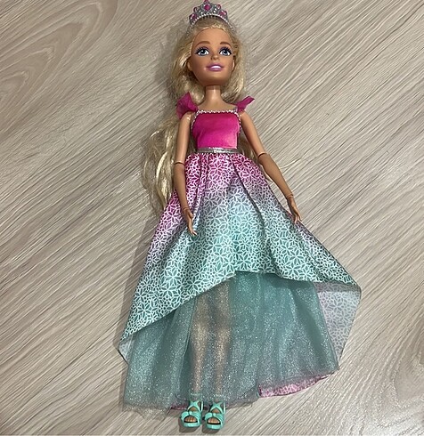 BARBIE DREAMTOPİA DEV BARBİE 43 cm.