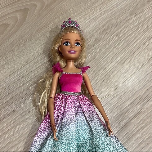 Barbie BARBIE DREAMTOPİA DEV BARBİE 43 cm.