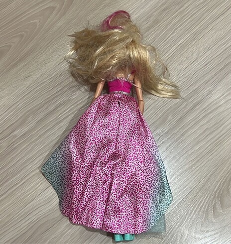Beden BARBIE DREAMTOPİA DEV BARBİE 43 cm.