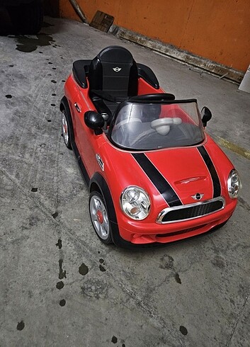 Beden kırmızı Renk Akülü araba (mını cooper s)