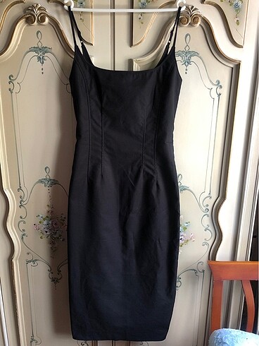 Massimo Dutti Ayarlanabilir askılı vücuda oturan midi siyah elbise