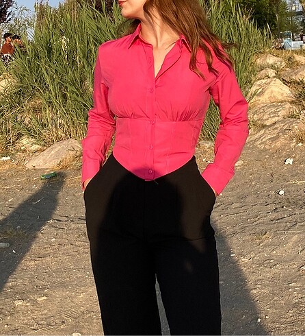 Pembe gömlek