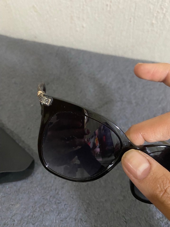 Siyah Kemer Detaylı Klasik Kadın Güneş Gözlüğü - Görsel 3