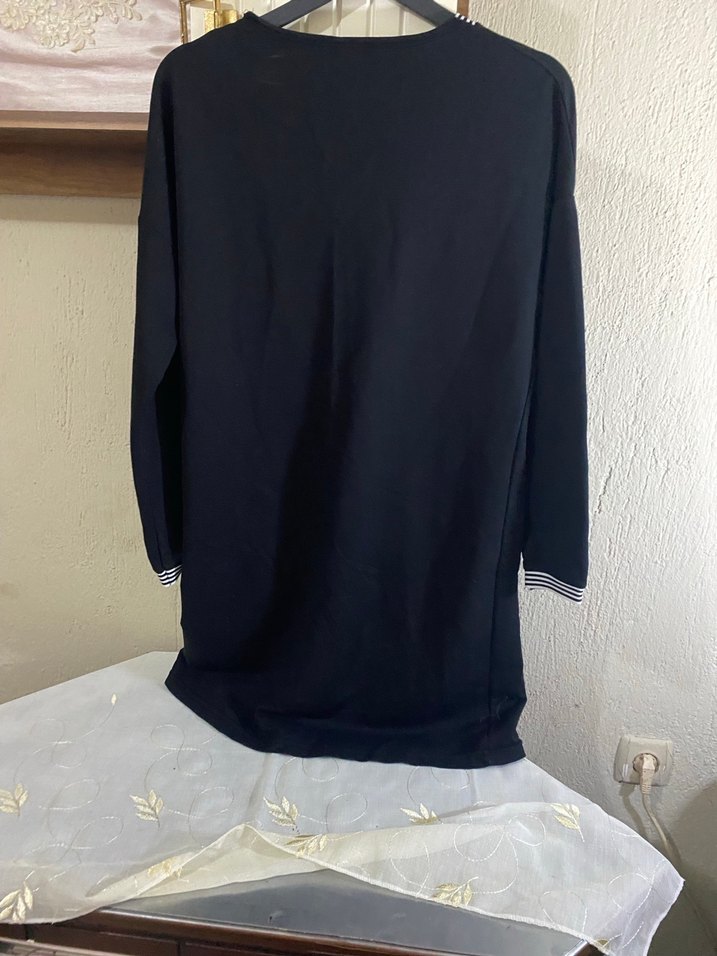 Uzun Kollu Siyah V Yakalı Kadın Tunik - Görsel 2