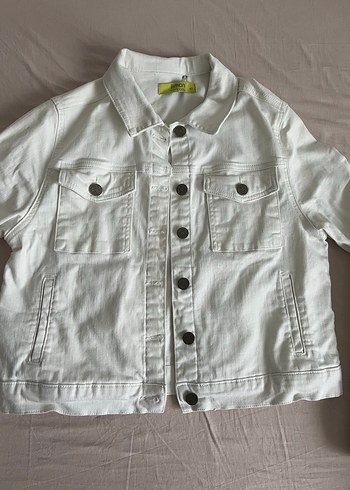 Beyaz kadın kot ceket - Görsel 3