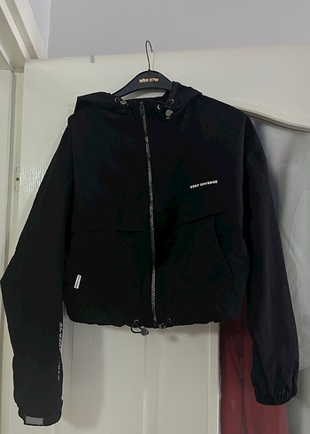 Bershka crop kadın yağmurluk - Görsel 2