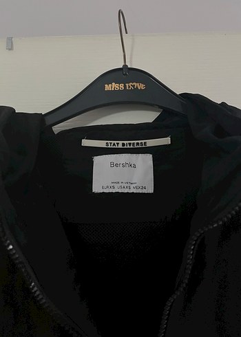 Bershka crop kadın yağmurluk - Görsel 3