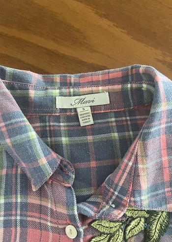 Mavi markalı Çiçek Nakışlı Düğmeli Uzun Kollu Kadın Gömlek - Görsel 2