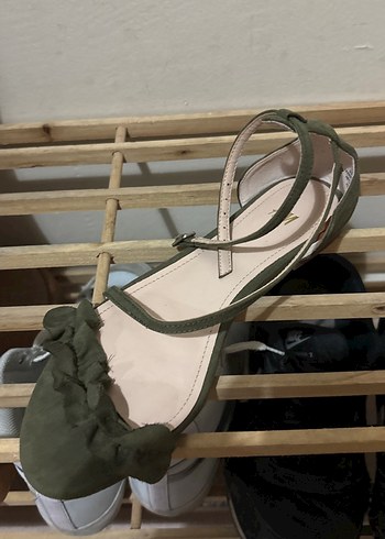 37 Beden H&M Kadın Haki Fırfırlı İnce Topuklu