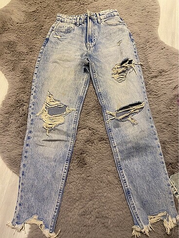 Bershka yırtık jean