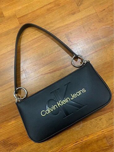 Calvin Klein Jeans - Deri omuz çantası