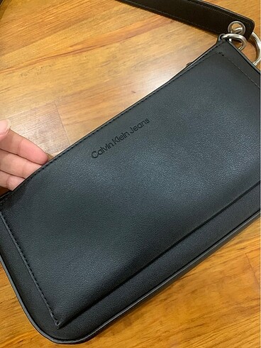 Calvin Klein Calvin Klein Jeans - Deri omuz çantası