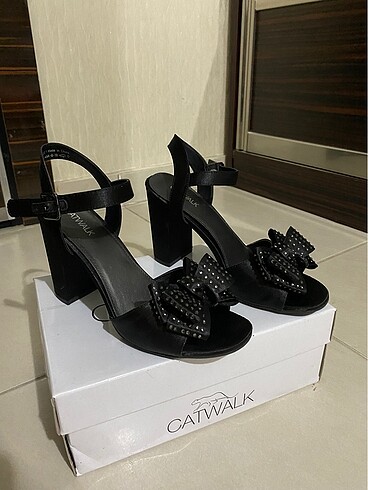 Catwalk Junkie Catwalk fiyonklu topuklu ayakkabı