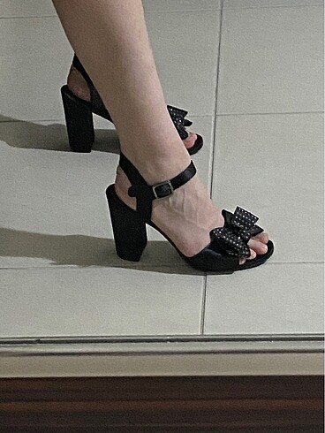 37 Beden Catwalk fiyonklu topuklu ayakkabı