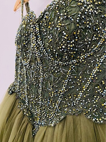 Yeşil abiye elbise - Görsel 3