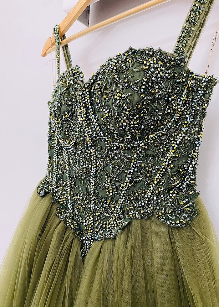 Yeşil abiye elbise - Görsel 4