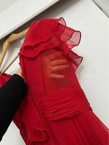 Kırmızı elbise - Görsel 3