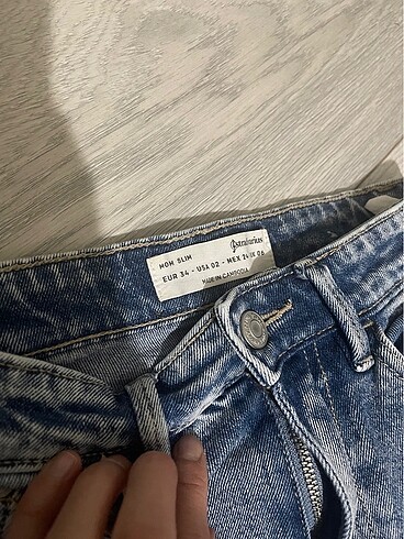 34 Beden mavi Renk Stradivarius mom jean