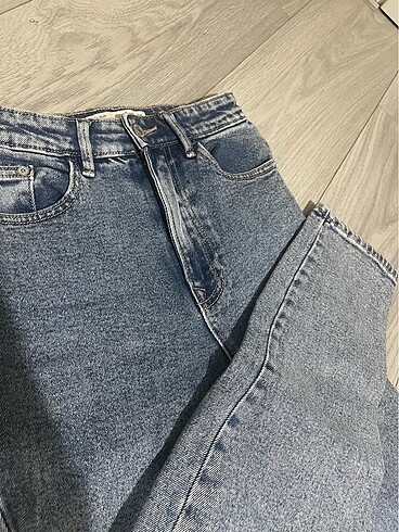 34 Beden Stradivarius mom jean