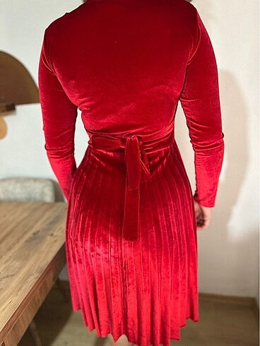Kırmızı kadife elbise - Görsel 4