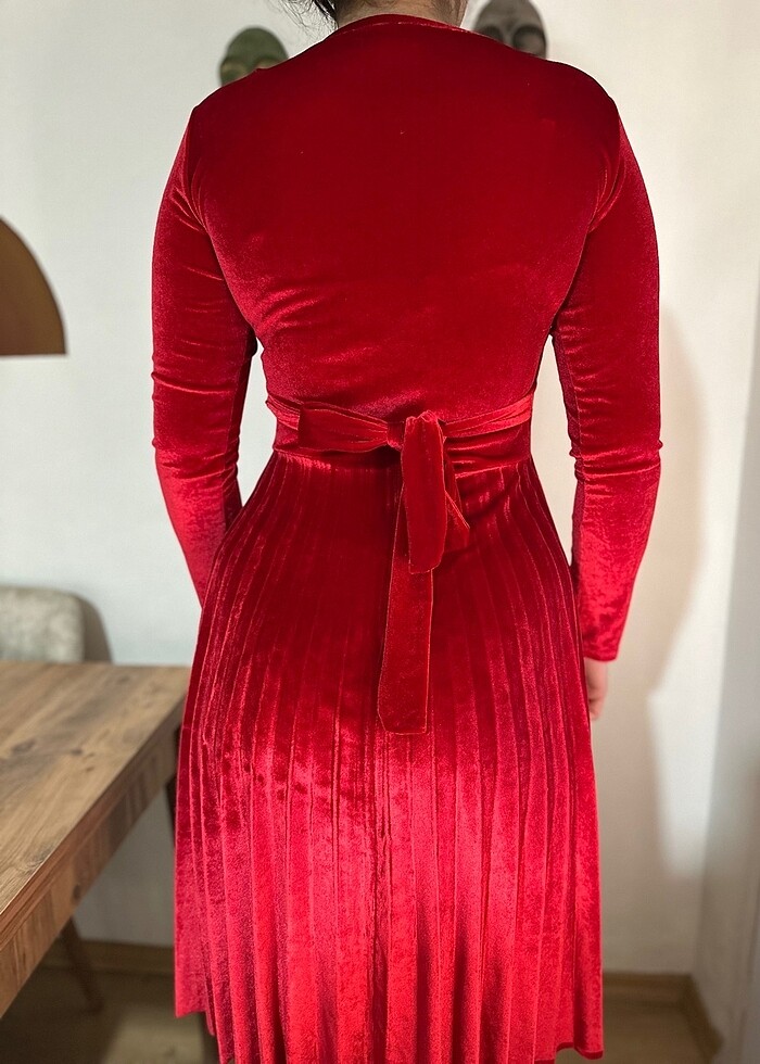 Kırmızı kadife elbise - Görsel 2