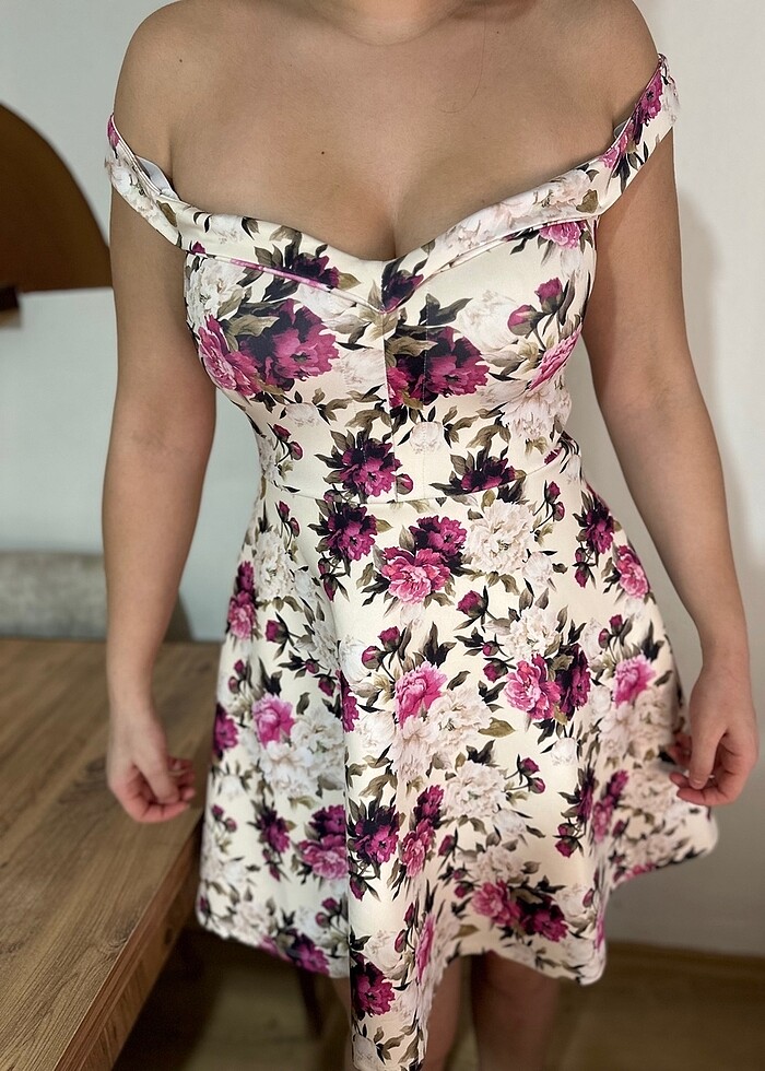 Çiçekli elbise - Görsel 2