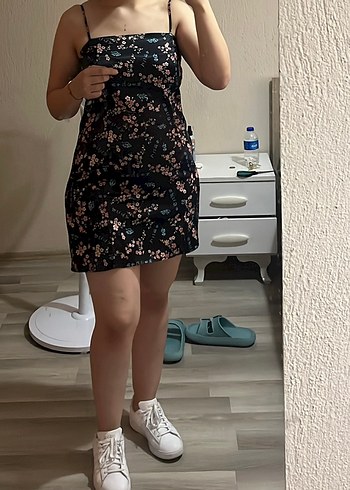 Çiçek Desenli Askılı Mini Elbise