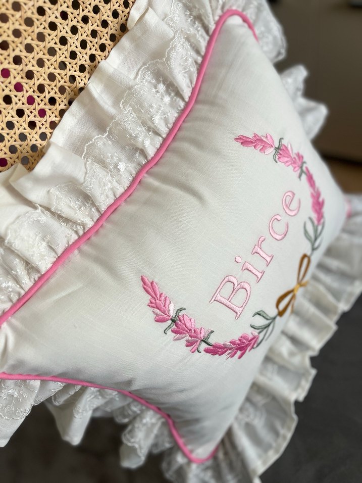 Nakışlı Beyaz Yastık Kılıfı - Görsel 4