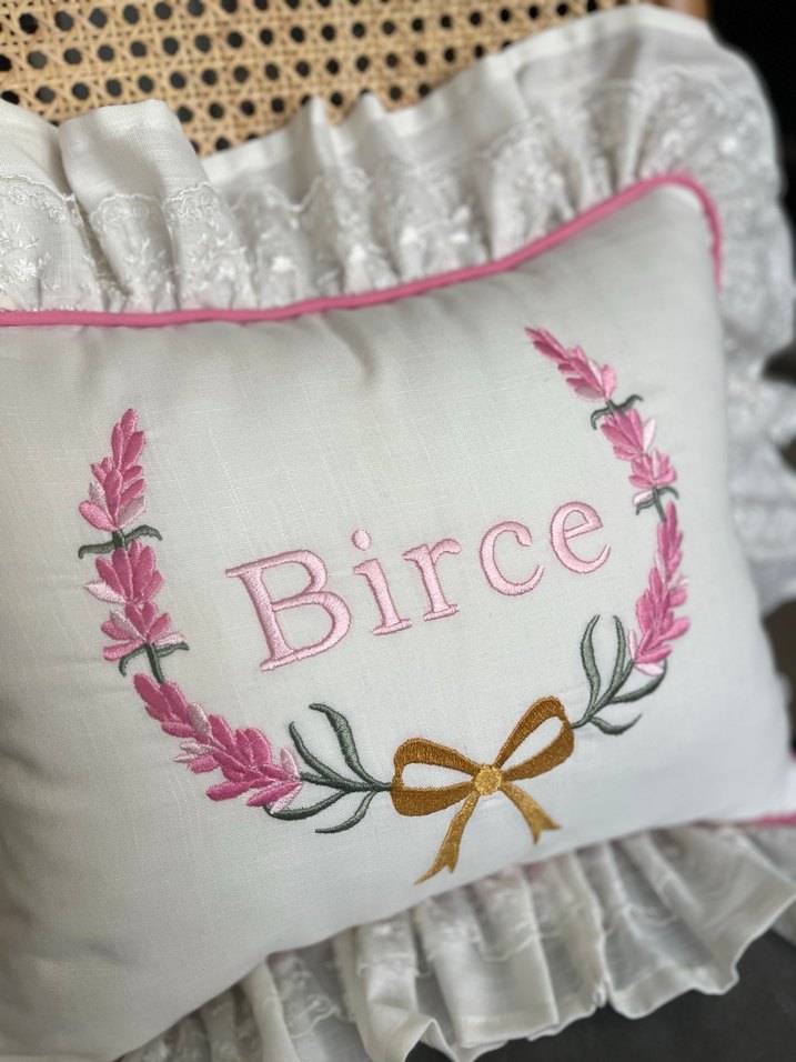 Nakışlı Beyaz Yastık Kılıfı - Görsel 2