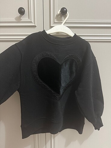 Zara 6-7 yaş 4 adet zara sweatshirt 4 adet