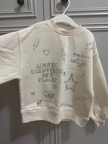 6 Yaş Beden 6-7 yaş 4 adet zara sweatshirt 4 adet