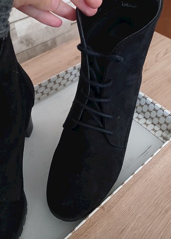 Siyah Süet Bağcıklı Blok Topuklu Bot - Görsel 3