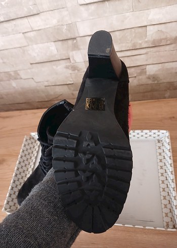 Siyah Süet Bağcıklı Blok Topuklu Bot - Görsel 5