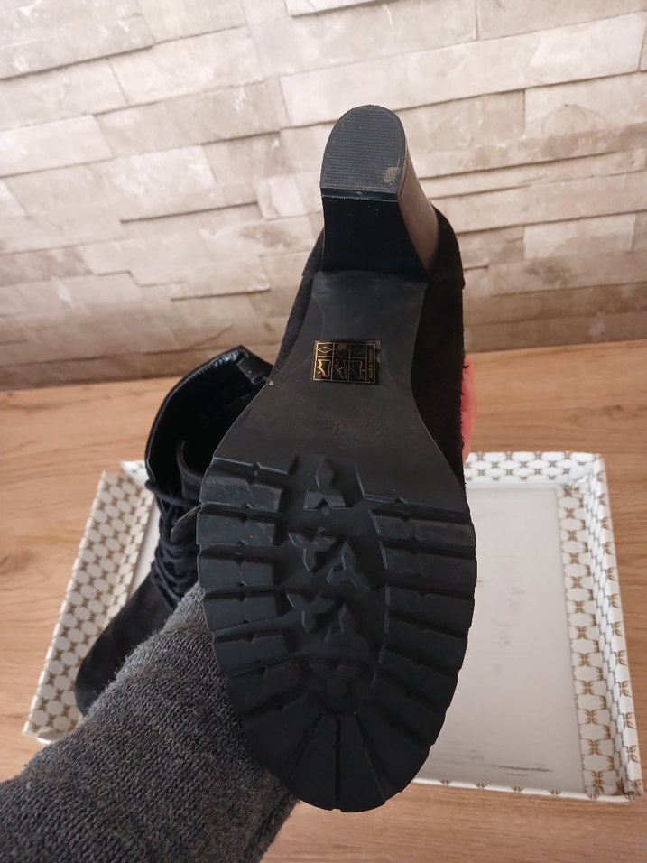 Siyah Süet Bağcıklı Blok Topuklu Bot - Görsel 5