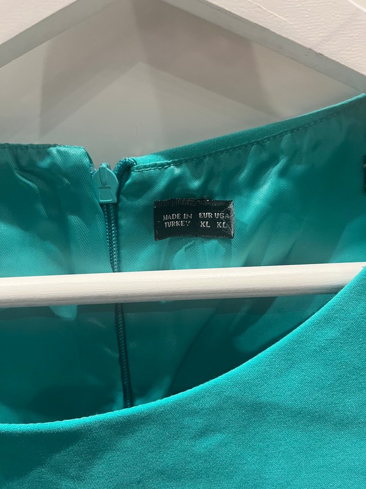 Turkuaz Yüksek Yakalı Kolsuz Midi Elbise - Görsel 3