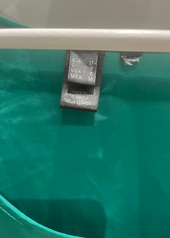 Yeşil Saten Kadın Kolsuz Bluz - Görsel 4