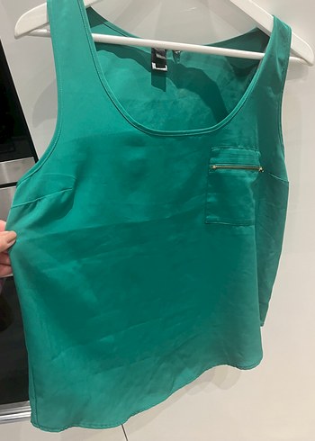 Yeşil Saten Kadın Kolsuz Bluz - Görsel 3