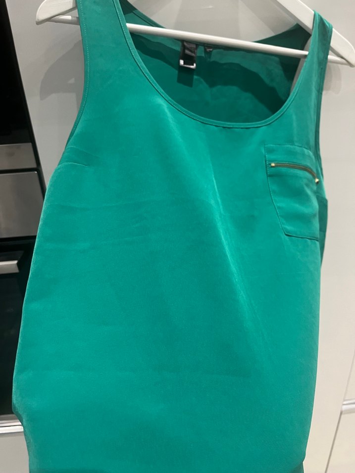 Yeşil Saten Kadın Kolsuz Bluz - Görsel 5